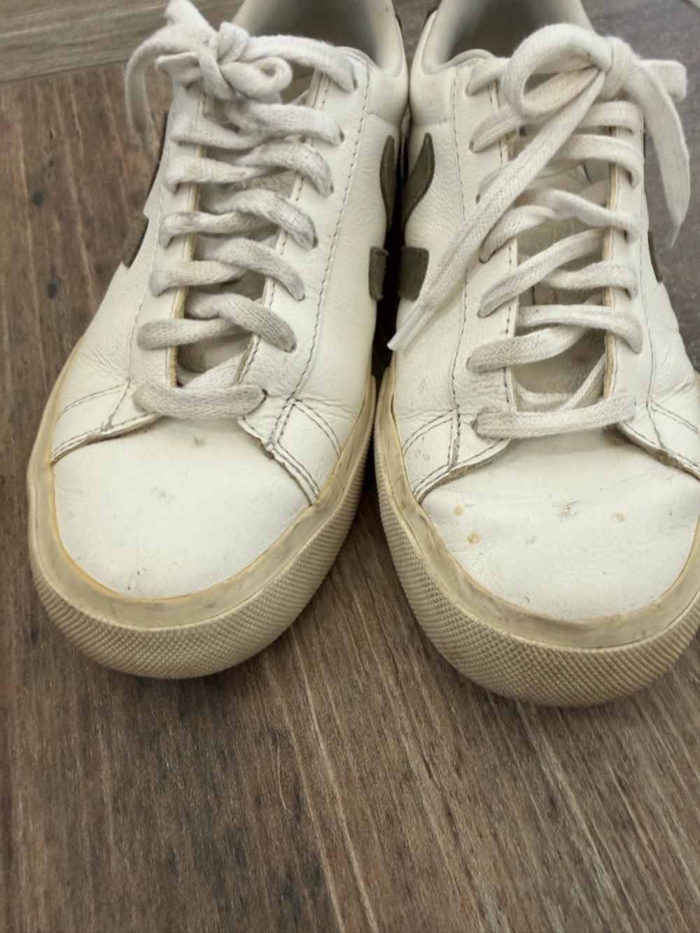 Veja campo sneakers Women’s size 8 - Picture 4 of 10